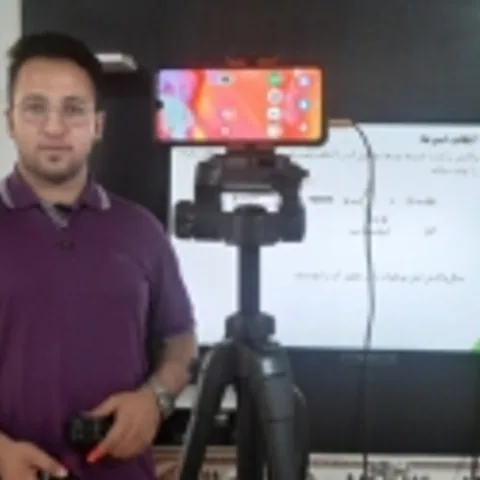 تصویر علی سلیمانی، مدرس شیمی