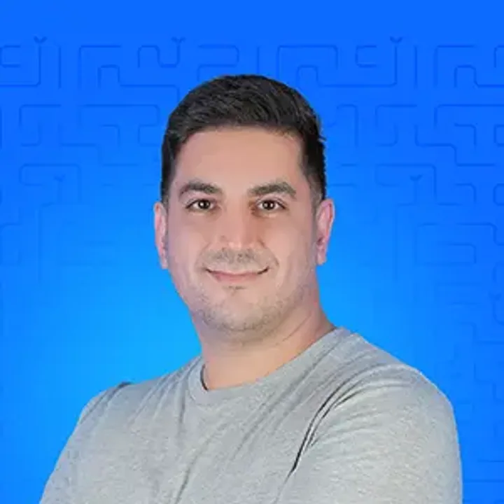 تصویر احسان ایرانی، مدرس فیزیک