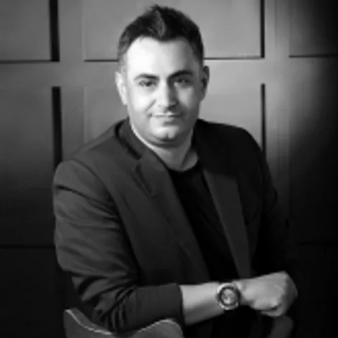تصویر مهدی روناسی، مدرس ریاضی و حسابان