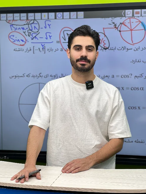 تصویر محمد نظامی، مدرس ریاضی و آمار انسانی