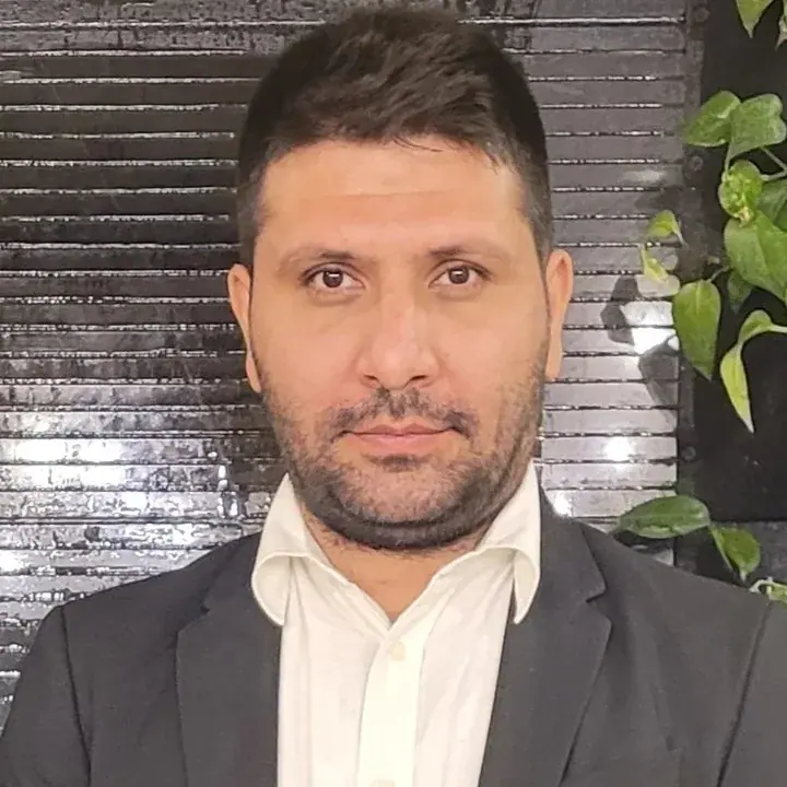 تصویر محمد نوکنده، مدرس فیزیک