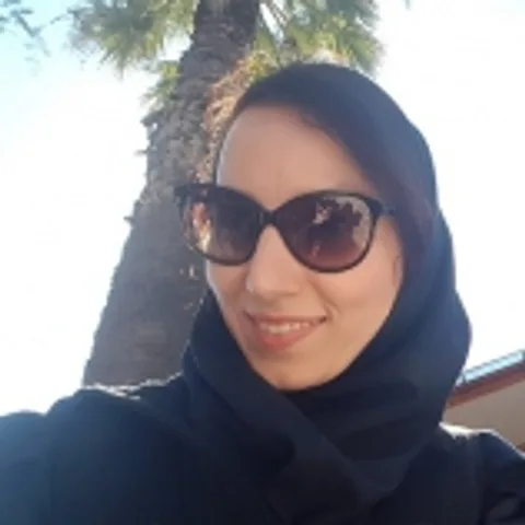 تصویر نوشین کاشی، مدرس فیزیک