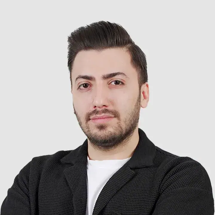 تصویر پارسا فراهانی، مدرس شیمی
