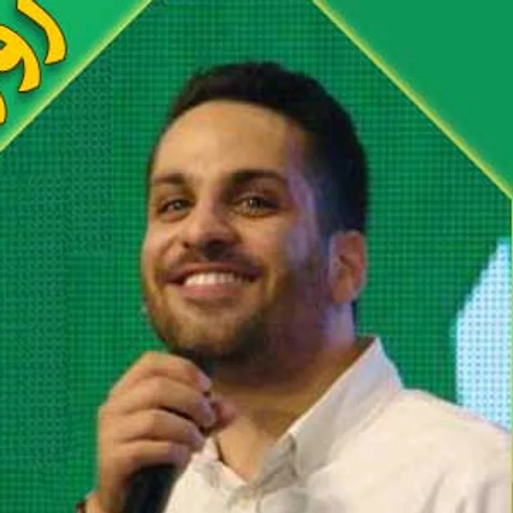 تصویر روزبه فکری، مدرس دین و زندگی